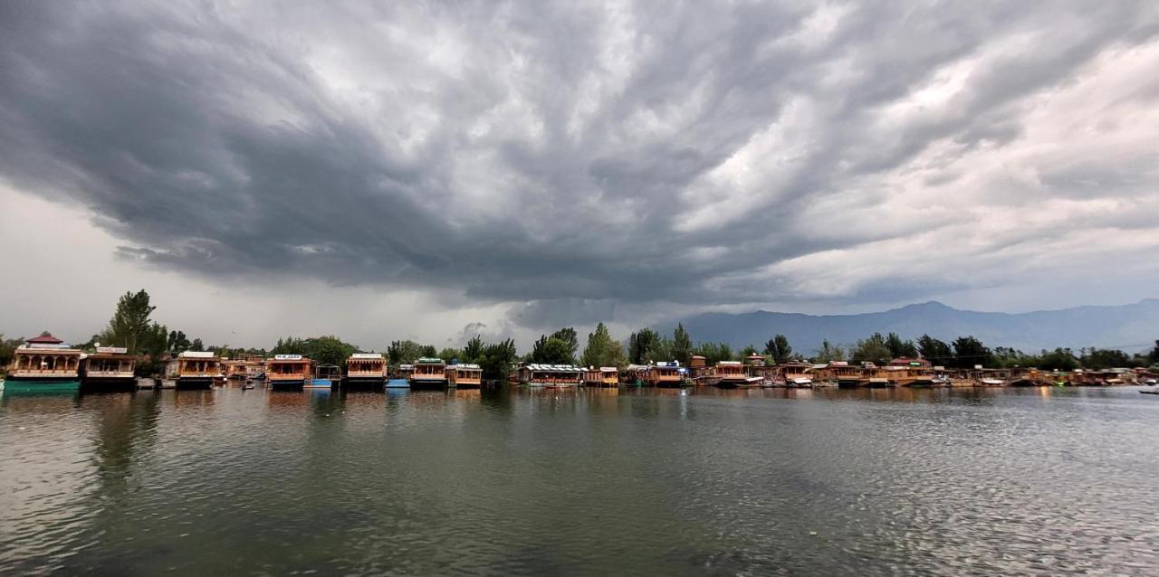 Tashkand Houseboat Srīnagar Exteriör bild